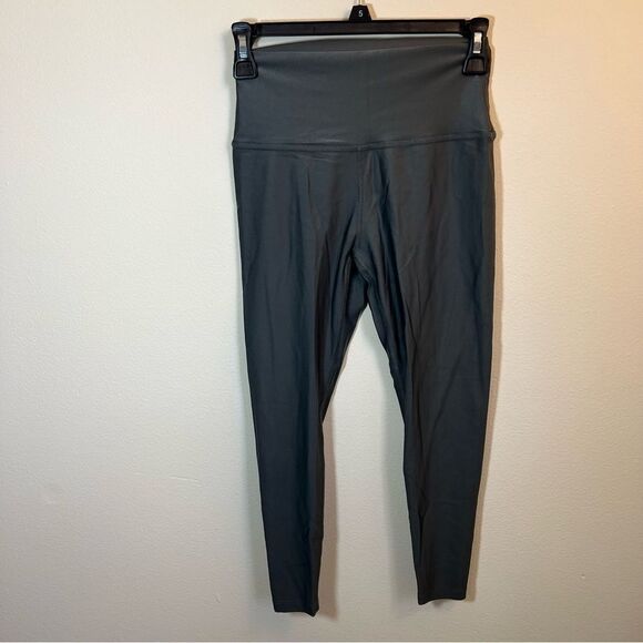 ✨ Beyond Yoga Women’s Gray Cropped Leggings Medium Metallic Sheen - Picture 1 of 11